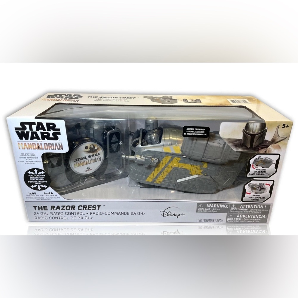 Star Wars The Mandalorian The Razor Crest 2.4 GHz Radio Control 9" RC Car